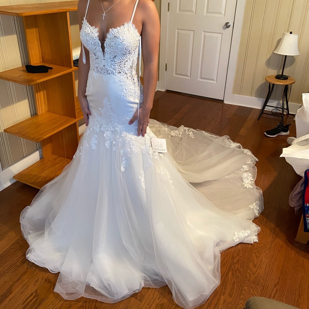 Martina Liana size 4